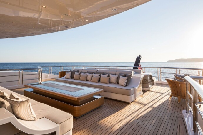 Yachts Charter and Luxury Experiences